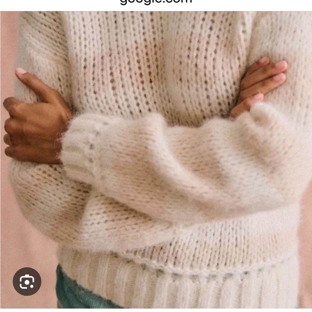 PRICE DROP 🔥 LYSANDRE SÉZANE SMALL. Elegant Off-Shoulder Cream Sweater knit